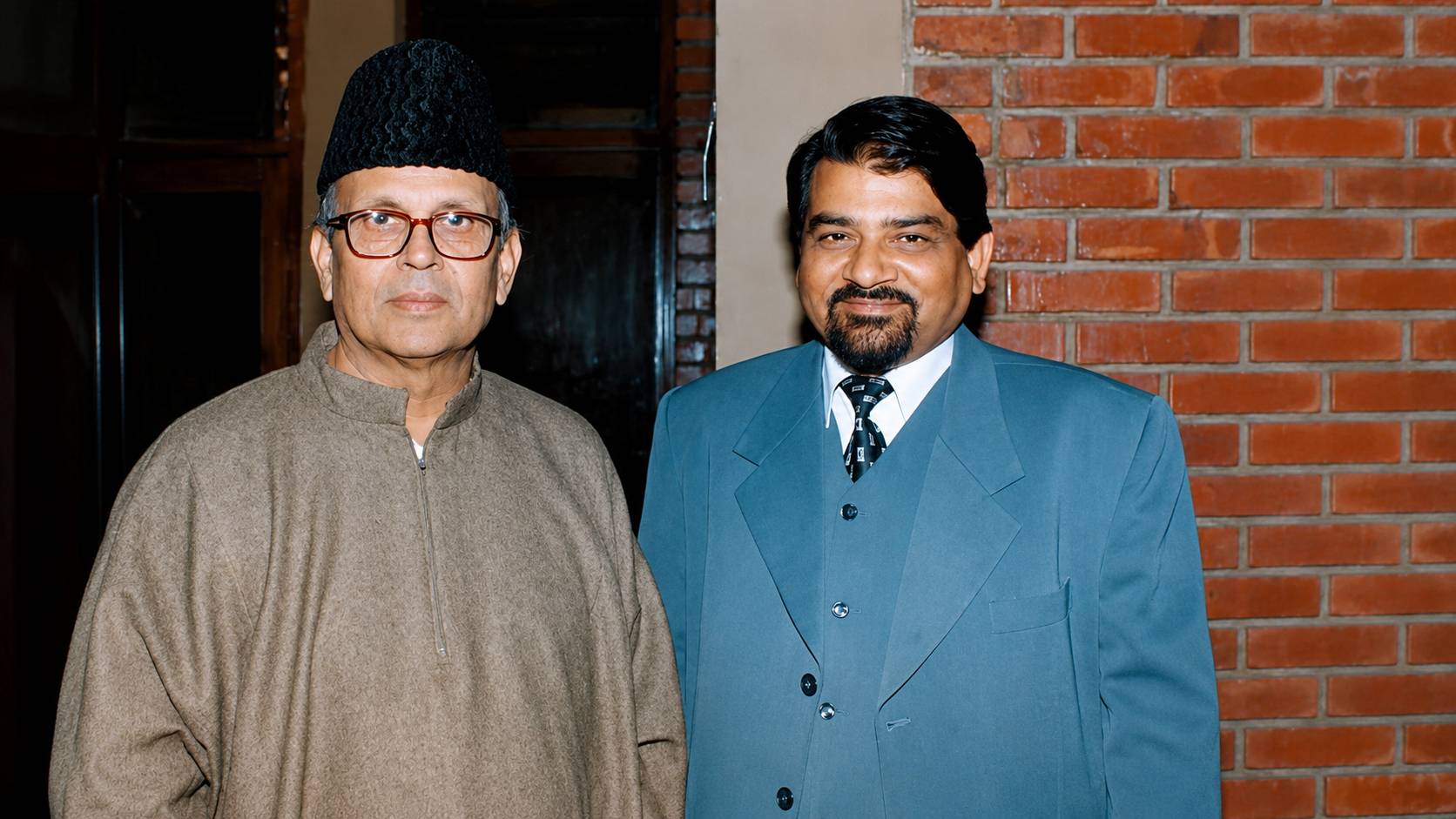 Journalist Santosh Bhartiya with former Prime Minister of India Vishwanath Pratap Singh (V. P. Singh)